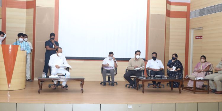 लोकांचे जीव वाचविण्यासाठी कोरोना साखळी तोडणे गरजेचे – उपमुख्यमंत्री अजित पवार