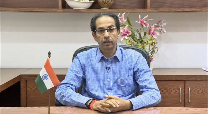 मुंबई व परिसरातील जोरदार पावसाचा मुख्यमंत्र्यांनी घेतला आढावा